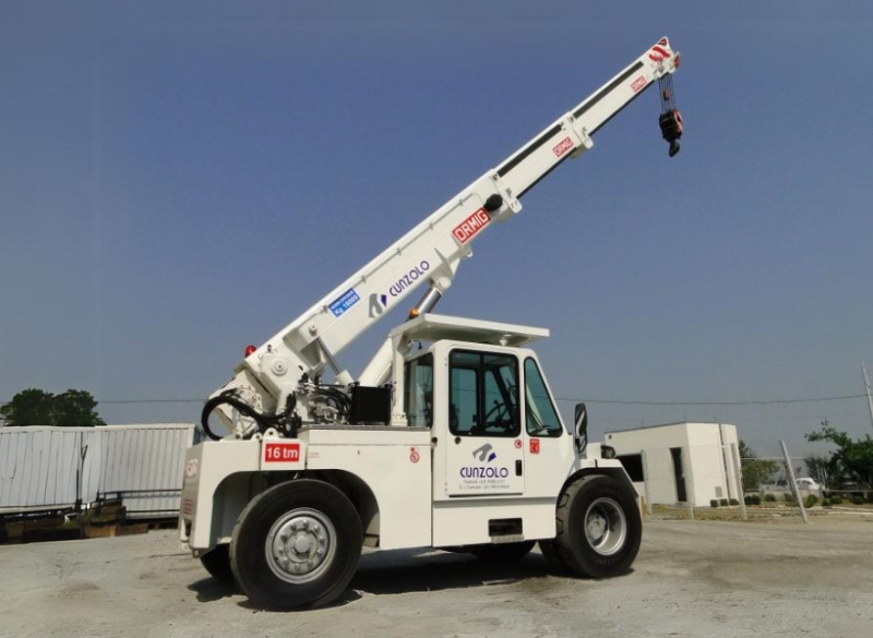A Cunzolo oferece o Guindaste Industrial Ormig 16TM, equipamento ideal para atividades de remoção industrial, onde há restrições de espaço e com necessidade de carregamento de grandes cargas. 