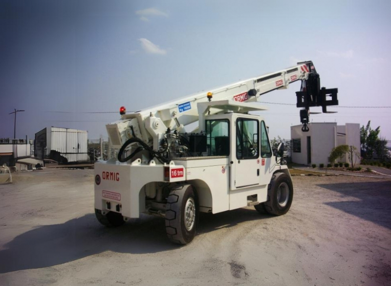 A Cunzolo oferece o Guindaste Industrial Ormig 16TM, equipamento ideal para atividades de remoção industrial, onde há restrições de espaço e com necessidade de carregamento de grandes cargas. 