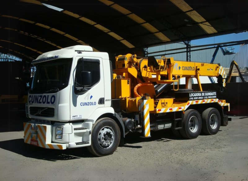 O Guindaste Industrial Luna TM 130 é um guindaste com dimensões compactas, atendendo bem às remoções industriais e movimentações especiais.