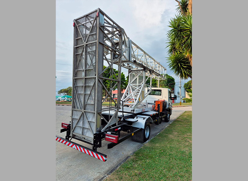 A Cunzolo trabalha com Plataforma Barin para Inspeção e Manutenção de Pontes montada sobre caminhão que permite a construção, manutenção e inspeção em pontes e viadutos.