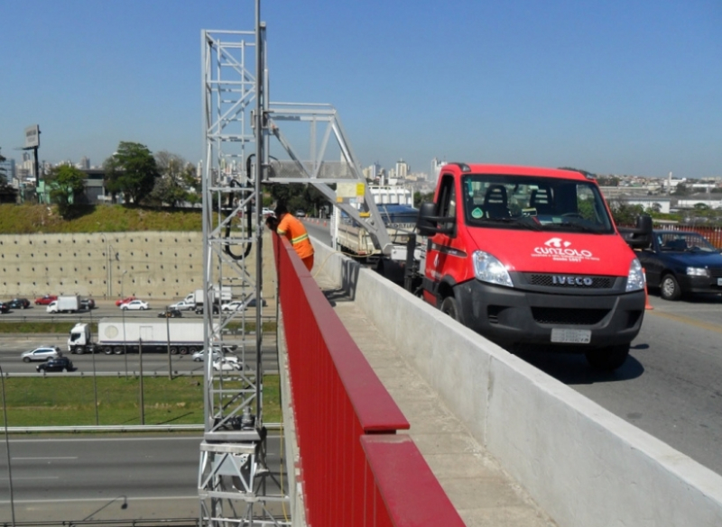 A Barin � uma Plataforma para Inspe��o e Manuten��o de Pontes montada sobre caminh�o que permite a constru��o, manuten��o e inspe��o em pontes, viadutos, obras de arte e locais de dif�cil acesso em rodovias.