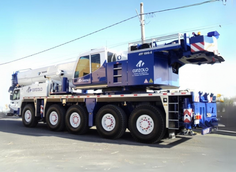 O Guindaste Tadano ATF130 é utilizado para diversas situações, desde montagem de estruturas metálicas até montagem de usinas. Devido aos eixos direcionais e suspensão pneumática, possui grande versatilidade de acesso às curvas.  