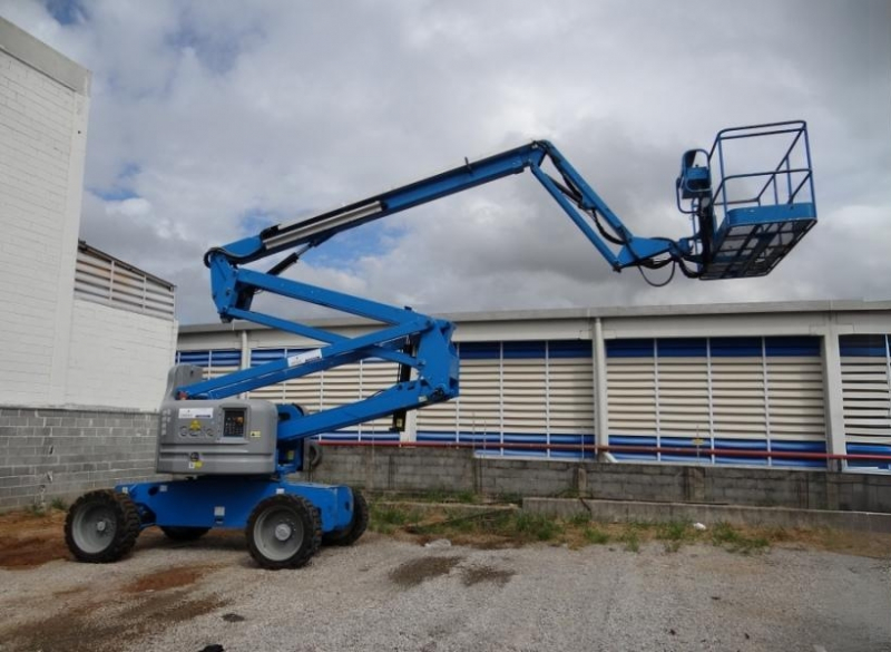 Plataforma Articulada Genie Z60 - trabalhos até 20 metros acima do