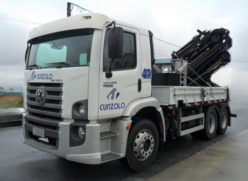 A Cunzolo oferece para locação o Guindaste Articulado HIAB 377 (Guindauto), modelo com JIB HIAB XS 377 E-5 HIPRO JIB 75 X-4 são ideais para trabalhos em ambientes restritos e com interferências que exijam capacidade de içamento. 