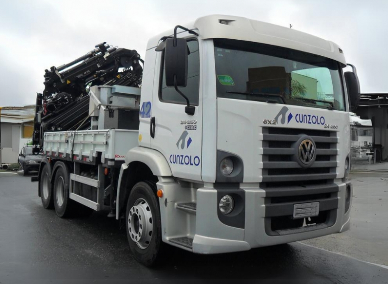 A Cunzolo oferece para locação o Guindaste Articulado HIAB 377 (Guindauto), modelo com JIB HIAB XS 377 E-5 HIPRO JIB 75 X-4 são ideais para trabalhos em ambientes restritos e com interferências que exijam capacidade de içamento. 