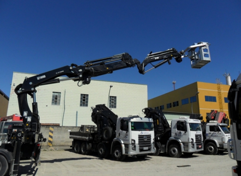 A Cunzolo oferece para locação o Guindaste Articulado HIAB 377 (Guindauto), modelo com JIB HIAB XS 377 E-5 HIPRO JIB 75 X-4 são ideais para trabalhos em ambientes restritos e com interferências que exijam capacidade de içamento. 