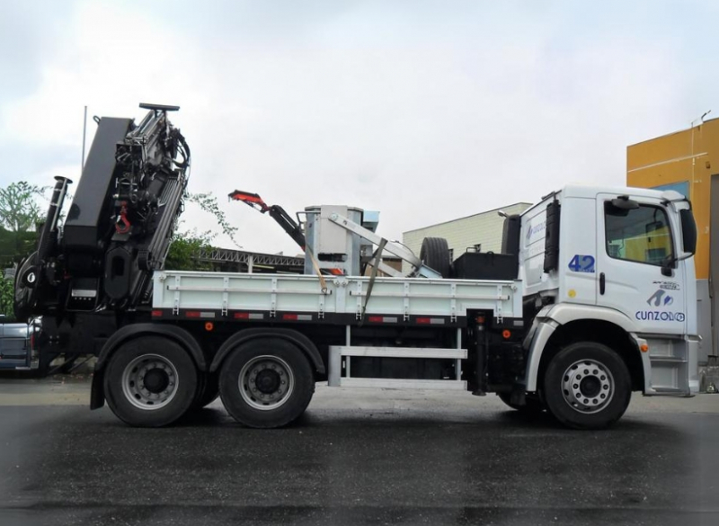 A Cunzolo oferece para locação o Guindaste Articulado HIAB 377 (Guindauto), modelo com JIB HIAB XS 377 E-5 HIPRO JIB 75 X-4 são ideais para trabalhos em ambientes restritos e com interferências que exijam capacidade de içamento. 