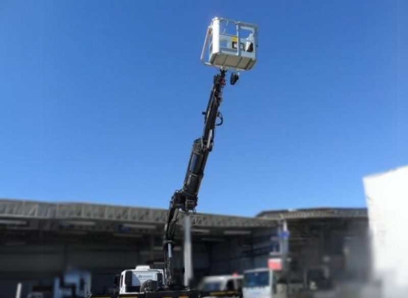 A Cunzolo oferece para locação o Guindaste Articulado HIAB 377 (Guindauto), modelo com JIB HIAB XS 377 E-5 HIPRO JIB 75 X-4 são ideais para trabalhos em ambientes restritos e com interferências que exijam capacidade de içamento. 