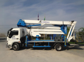 Plataforma Montada sobre Caminh�o Socage DAJ332