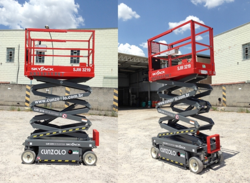 A Cunzolo oferece a Plataforma Tipo Pantográfica SkyJack SJIII 3219, recomendada para uso em ambientes internos com capacidade de inclinação de 30% e pneus de borrachas sólidas que não marcam o chão. 
