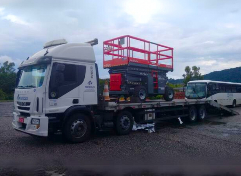 A Plataforma Tesoura SKYJACK SJ8841 RT é a PTA tipo tesoura ideal para construções e indústrias pela sua agilidade e robustez.