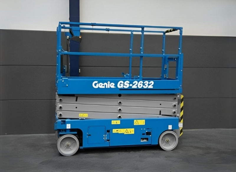 A Cunzolo trabalha com a Plataforma Elevatória Tesoura Genie 2632ES, ideal para espaços apertados em ambientes internos, pois o funcionamento é elétrico e não emite gases e o pneu é maciço, não marcando o solo.