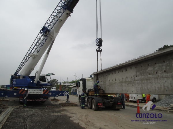 A Cunzolo realizou o içamento de 02 vigas de 30 metros de comprimento, 1,20 metros de largura e peso de 30 toneladas cada. Para essa operação foram utilizados 01 Guindaste Rodoviário Tadano ATF 220 (cap. 220 t.), 01 Guindaste Rodoviário Liebherr 220 (cap. 220 t.) e 02 carretas Dolly.