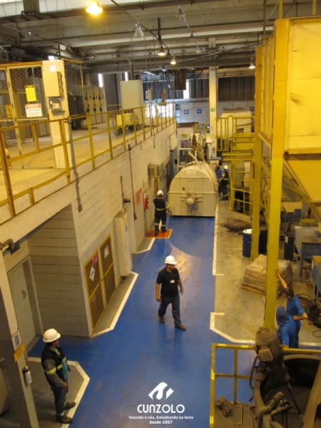 A Cunzolo realizou o içamento de uma Peneira. Para essa operação foram utilizados o Guindaste Rodoviário Tadano ATF 90 (cap. 90t.), Guindaste industrial Ormig 25 (cap. 25t.) e os Cavalos Mecânico FH540 e FH460.