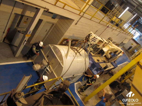 A Cunzolo realizou o içamento de uma Peneira. Para essa operação foram utilizados o Guindaste Rodoviário Tadano ATF 90 (cap. 90t.), Guindaste industrial Ormig 25 (cap. 25t.) e os Cavalos Mecânico FH540 e FH460.