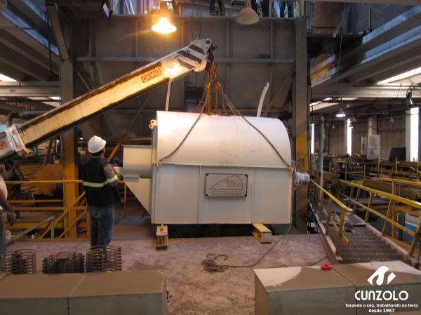 A Cunzolo realizou o içamento de uma Peneira. Para essa operação foram utilizados o Guindaste Rodoviário Tadano ATF 90 (cap. 90t.), Guindaste industrial Ormig 25 (cap. 25t.) e os Cavalos Mecânico FH540 e FH460.
