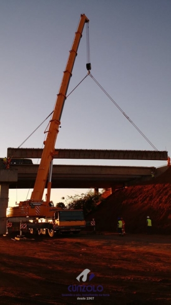 A equipe Cunzolo realizou o carregamento, transporte e montagem de 27 vigas. O trabalho foi realizado com dois Guindastes de 220 toneladas, sendo um o GMK5220 e o outro o LTM1200, além de mais quatro Dollys.