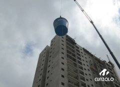 Içamento de Caixa d´Água com Guindaste Içamento de Caixa d´Água com Guindaste
