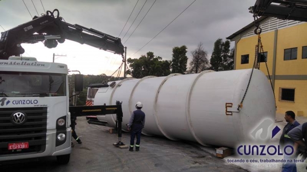 A Cunzolo realizou a remoção, transporte e içamento de dois equipamentos (tanque e container). A operação foi realizada com o Guindaste Articulado Fassi 800, Guindaste Articulado Fassi 1150 e o Guindaste Industrial Ormig 45.