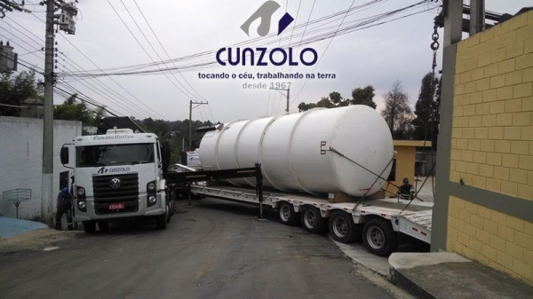 A Cunzolo realizou a remoção, transporte e içamento de dois equipamentos (tanque e container). A operação foi realizada com o Guindaste Articulado Fassi 800, Guindaste Articulado Fassi 1150 e o Guindaste Industrial Ormig 45.