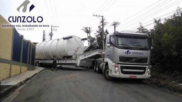 A Cunzolo realizou a remoção, transporte e içamento de dois equipamentos (tanque e container). A operação foi realizada com o Guindaste Articulado Fassi 800, Guindaste Articulado Fassi 1150 e o Guindaste Industrial Ormig 45.