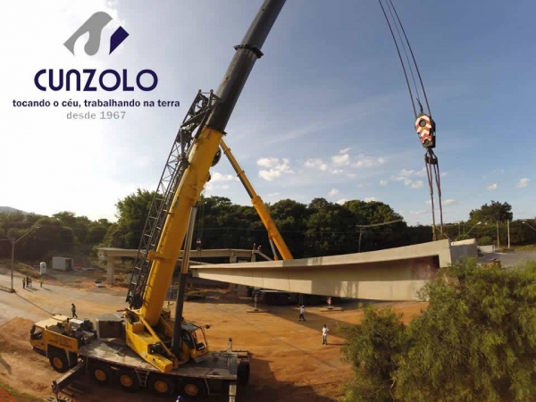 A Cunzolo realizou uma operação completa de carregamento, transporte e montagem de passarela metálica na cidade de Itupeva - SP, utilizando os Guindastes Liebherr LTM 1220 e Grove GMK 5275, ambos de alta capacidade e precisão operacional.