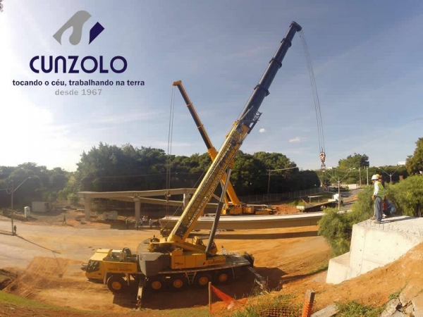 A Cunzolo realizou uma operação completa de carregamento, transporte e montagem de passarela metálica na cidade de Itupeva - SP, utilizando os Guindastes Liebherr LTM 1220 e Grove GMK 5275, ambos de alta capacidade e precisão operacional.