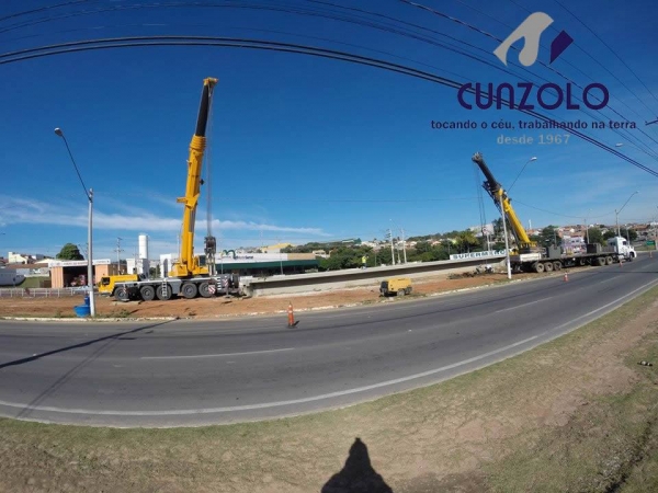 A Cunzolo realizou uma operação completa de carregamento, transporte e montagem de passarela metálica na cidade de Itupeva - SP, utilizando os Guindastes Liebherr LTM 1220 e Grove GMK 5275, ambos de alta capacidade e precisão operacional.