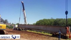 Transporte e Içamento de Vigas com Guindaste Rodoviário Transporte e Içamento de Vigas com Guindaste Rodoviário