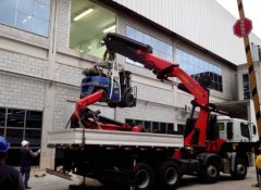 Içamento de Tanques e Reatores com Guindaste e Empilhadeiras Içamento de Tanques e Reatores com Guindaste e Empilhadeiras