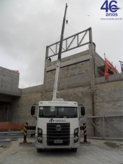 Içamento de Treliças Metálicas com Guindaste Içamento de Treliças Metálicas com Guindaste