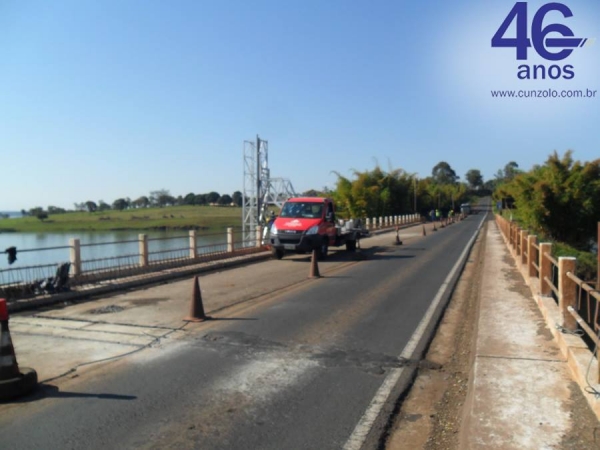 A Cunzolo realizou uma inspeção por toda a extensão de uma ponte de 435 metros de comprimento. Para esta operação, foi utilizado a plataforma sobre caminhão Barin, equipamento específico para inspeção em pontes.