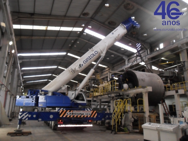 A Cunzolo realizou o içamento de um tambor de 50 toneladas. Como a operação foi realizada com pouco espaço para patolamento e a altura do prédio era baixa para fazer amarrações, foi utilizado o Guindaste Rodoviário Tadano ATF 220G-5.