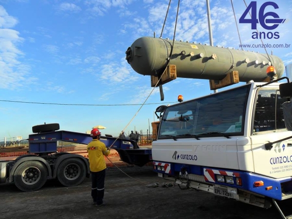 O Guindaste utilizado nas duas operações foi o Guindaste Rodoviário Tadano ATF 220G-5, configurado com contrapeso de 47 toneladas e moitão de 5 roldanas com 10 pernas de cabo. 