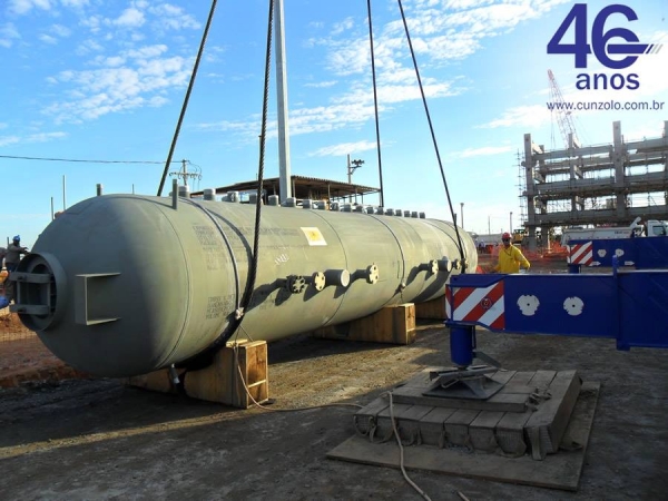 O Guindaste utilizado nas duas operações foi o Guindaste Rodoviário Tadano ATF 220G-5, configurado com contrapeso de 47 toneladas e moitão de 5 roldanas com 10 pernas de cabo. 