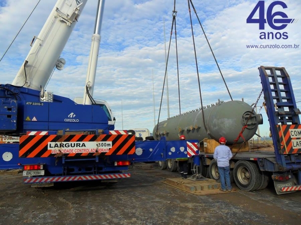 O Guindaste utilizado nas duas operações foi o Guindaste Rodoviário Tadano ATF 220G-5, configurado com contrapeso de 47 toneladas e moitão de 5 roldanas com 10 pernas de cabo. 
