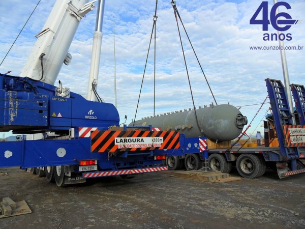 O Guindaste utilizado nas duas operações foi o Guindaste Rodoviário Tadano ATF 220G-5, configurado com contrapeso de 47 toneladas e moitão de 5 roldanas com 10 pernas de cabo. 