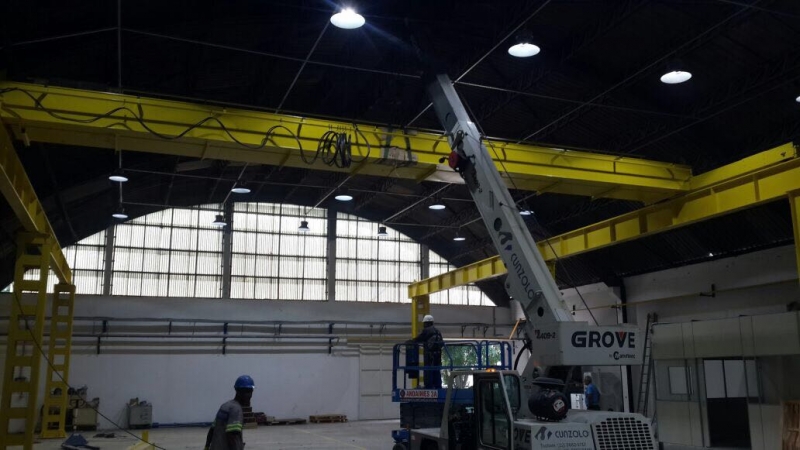 A Montagem de ponte rolante em galpão em Jundiaí foi realizada com sucesso com o Guindaste Industrial Grove YB 4409-2, um equipamento compacto e indicado para operações onde há restrições de espaço.