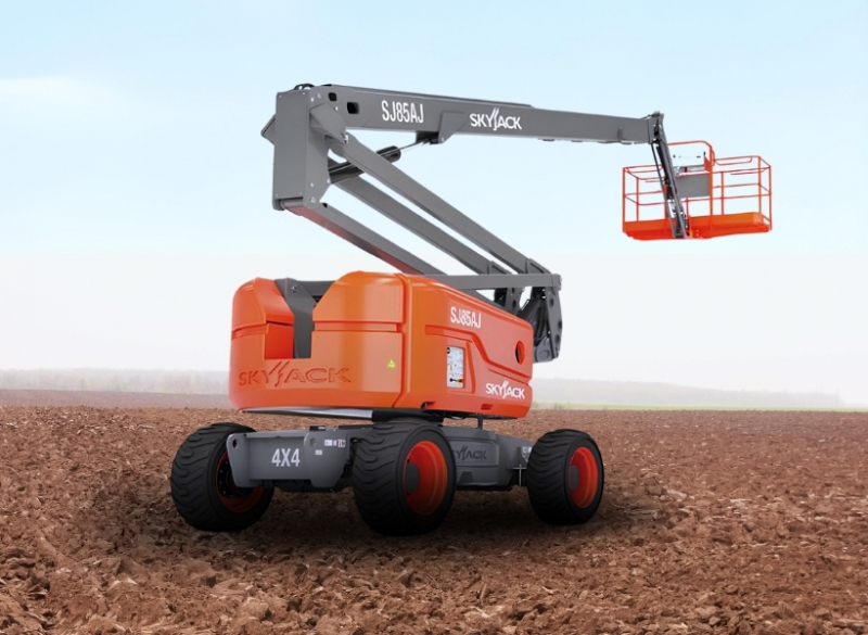A Cunzolo trabalha com a plataforma articulada SJ85AJ, indicada para trabalhos em terrenos desnivelados, com até 45% de tolerância em força de subida. Essa plataforma oferece precisão no seu posicionamento com mínimo de desvio de velocidade.