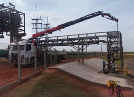 Opera��o de I�amento com Guindaste em Tr�s Lagoas 