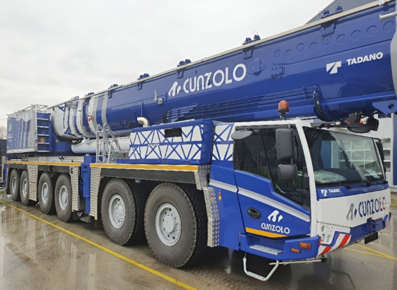Guindaste para cargas de at� 400 toneladas, Tadano ATF 400G-6. Eleva��o m�xima de 122 metros. Para servi�os realmente brutos.