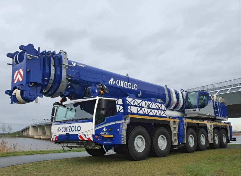 A Cunzolo trabalha com a locação do Guindaste Rodoviário Tadano ATF 400G-6 para cargas de até 400 toneladas. Elevação máxima de 122 metros. Para serviços realmente brutos.
