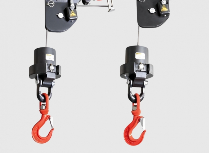 A Cunzolo trabalha com a locação do Guindaste Articulado Palfinger PK 165.002 TEC 7 F PJ300L F com capacidade total do equipamento de 32.000 kg, chegando a uma altura máxima de 21 metros.