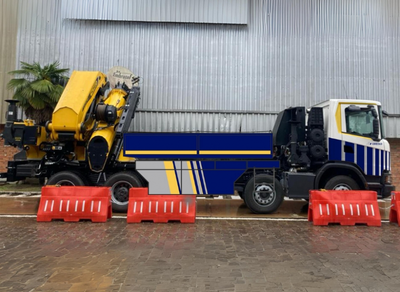 A Cunzolo trabalha com a locação do Guindaste Articulado Palfinger PK 165.002 TEC 7 F PJ300L F com capacidade total do equipamento de 32.000 kg, chegando a uma altura máxima de 21 metros.