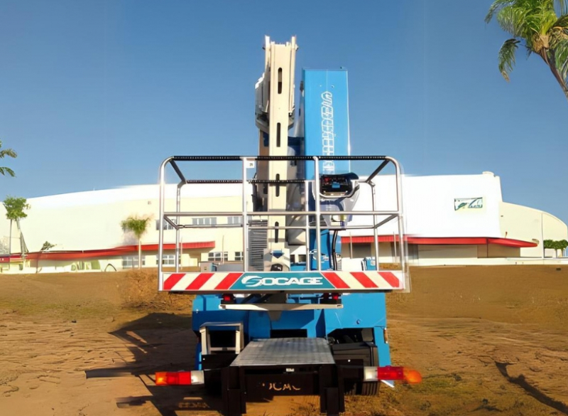 Plataforma aérea articulada modelo Socage 37DJ ForSte, é robusta, trabalha de forma versátil e com alcance de 37 metros para trabalhos em altura com precisão.