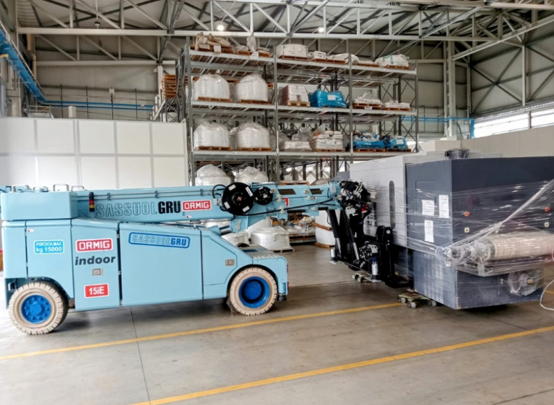 A Cunzolo oferece locação do Guindaste Elétrico Industrial (INDOOR) Ormig 15 iE que possui capacidade para até 15 toneladas e lança telescópica de até 10,60m.