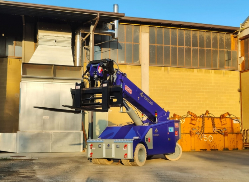 A Cunzolo oferece locação do Guindaste Elétrico Industrial (INDOOR) Ormig 15 iE que possui capacidade para até 15 toneladas e lança telescópica de até 10,60m.