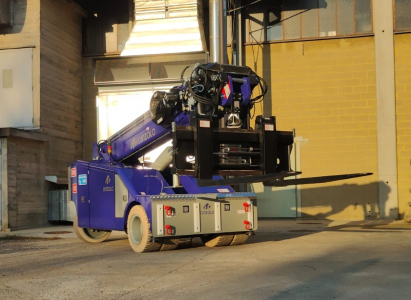 A Cunzolo oferece locação do Guindaste Elétrico Industrial (INDOOR) Ormig 15 iE que possui capacidade para até 15 toneladas e lança telescópica de até 10,60m.
