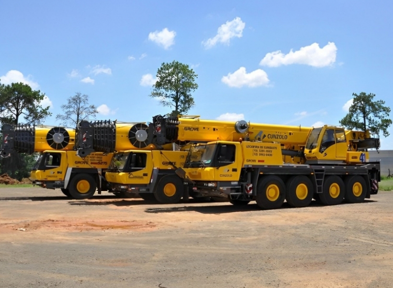 A Cunzolo trabalha com a locação do Guindaste Grove GMK 4100L que confere confiabilidade em operações com cargas de até 100 toneladas, ele executa com rapidez e segurança a movimentação de cargas em diversos ambientes.