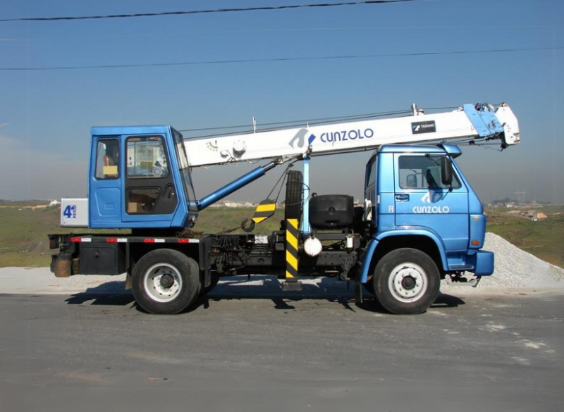 O Guindaste Rodovi�rio Tadano TS 75ML � um equipamento compacto, montado sobre caminh�o, ideal para eleva��o de estruturas met�licas sobre laje�devido ao seu peso, e pequenos i�amentos de estruturas. Guindaste rodovi�rio apropriado para utiliza��o interna e externa.